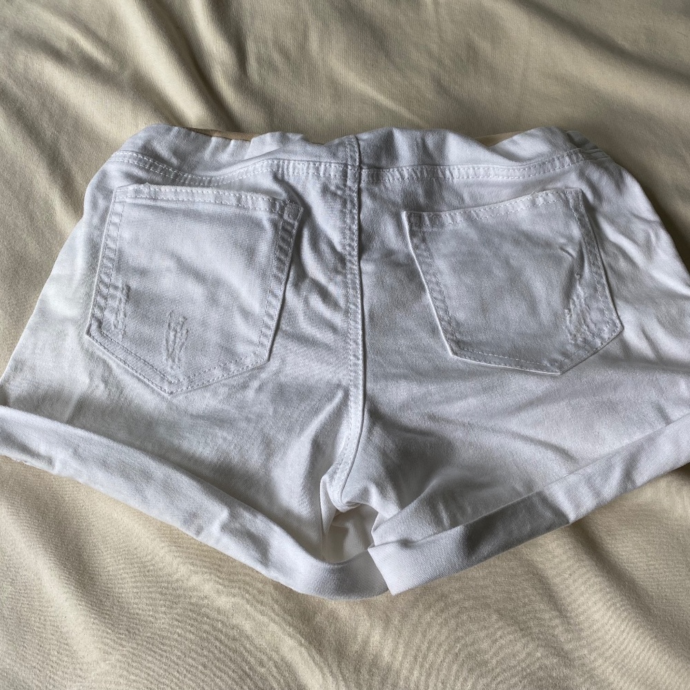 Luxe essentials denim maternity shorts white
